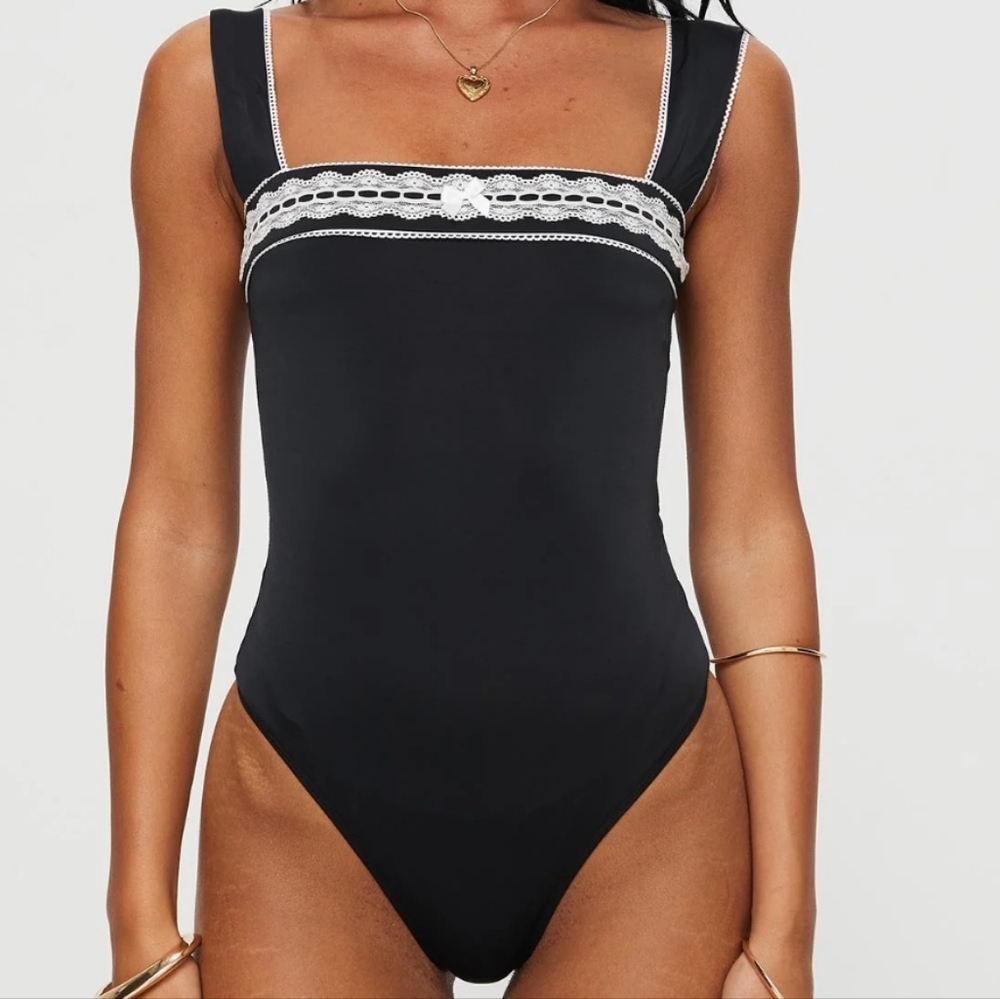 Princess Polly Keating Square Black Bodysuit with White Lace Trim Size 2 NwT.